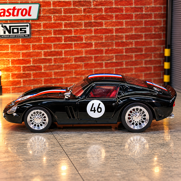 1964 Ferrari 250 GTO Die-Cast Model 1:32 Scale – Iconic Collector Edition — product image 19