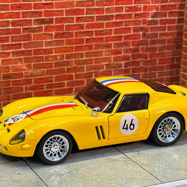 1964 Ferrari 250 GTO Die-Cast Model 1:32 Scale – Iconic Collector Edition — product image 8
