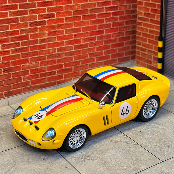 1964 Ferrari 250 GTO Die-Cast Model 1:32 Scale – Iconic Collector Edition — product image 10