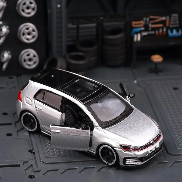 Bburago 2017 Volkswagen Golf GTI Grey 1:64 Die-Cast Model Car