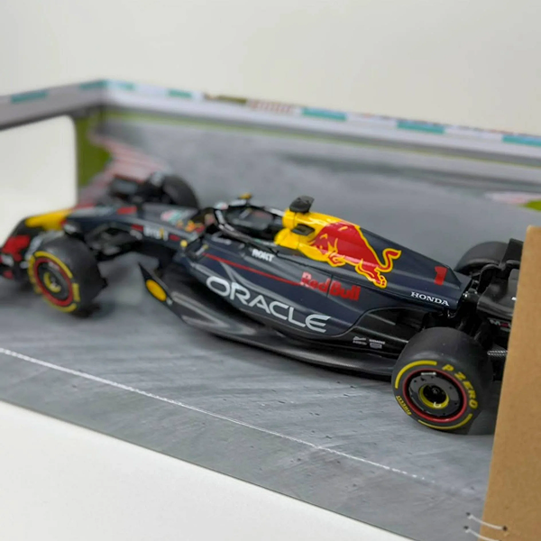 Rastar Oracle Red Bull Racing RB19 1:24 Scale Diecast F1 Car